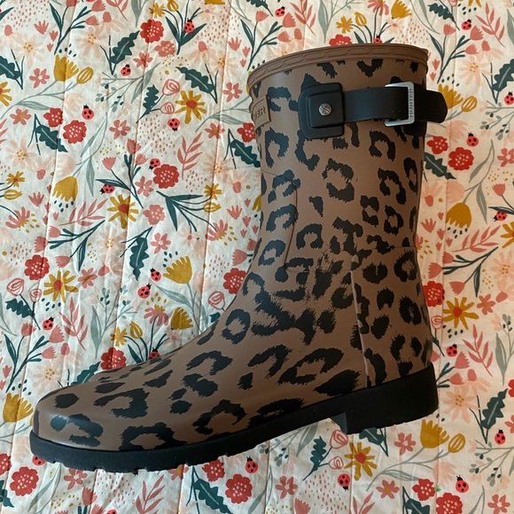 🍁NEW🍁 Hunter Original Refined Short Cheetah Print Rain Boots - Picture 4 of 11